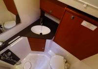 bateau à voile bavaria 46 cruiser voilier intérieur toilettes arrière